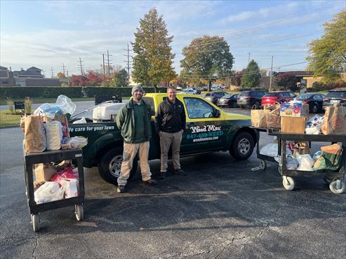 Weed Man Arlington Heights and South Chicago-Kankakee Donate 1,700 Pounds of Food to Share Food Share Love